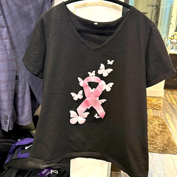 XL‎ black T-shirt with butterflies and a pink ribbon.🎀 - Picture 1 of 3